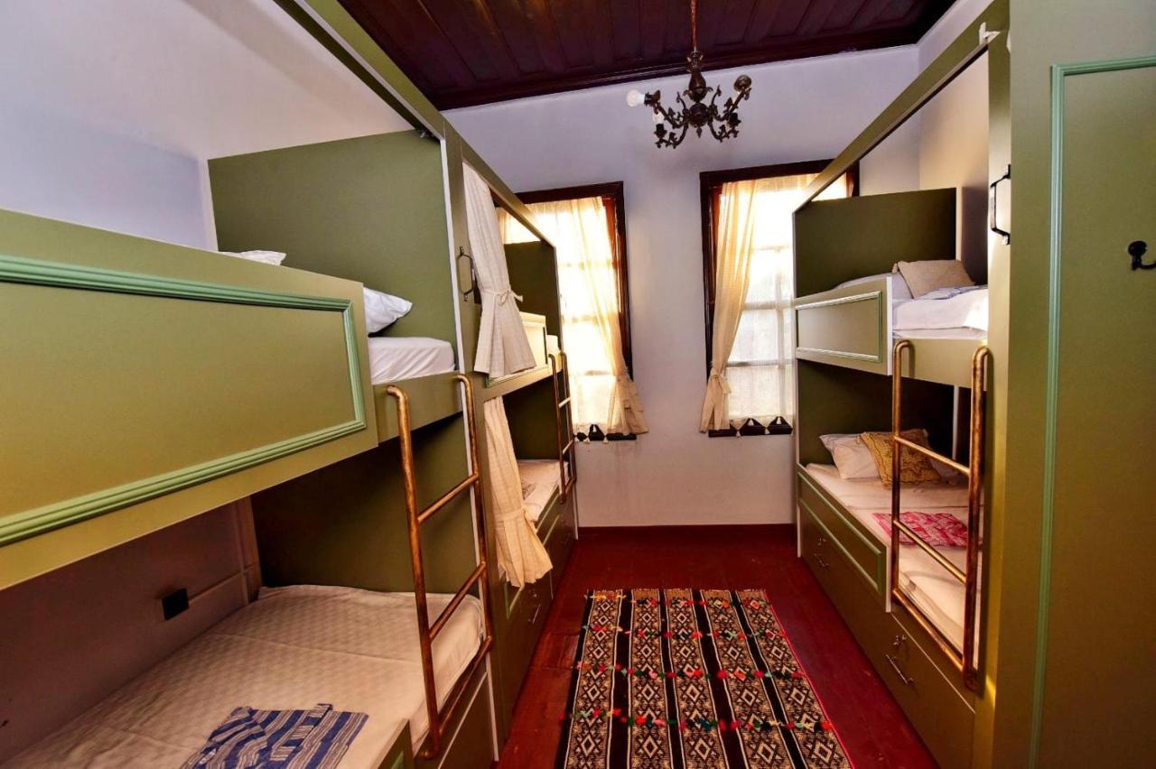 Lords Hostel & Pub Анталія Екстер'єр фото